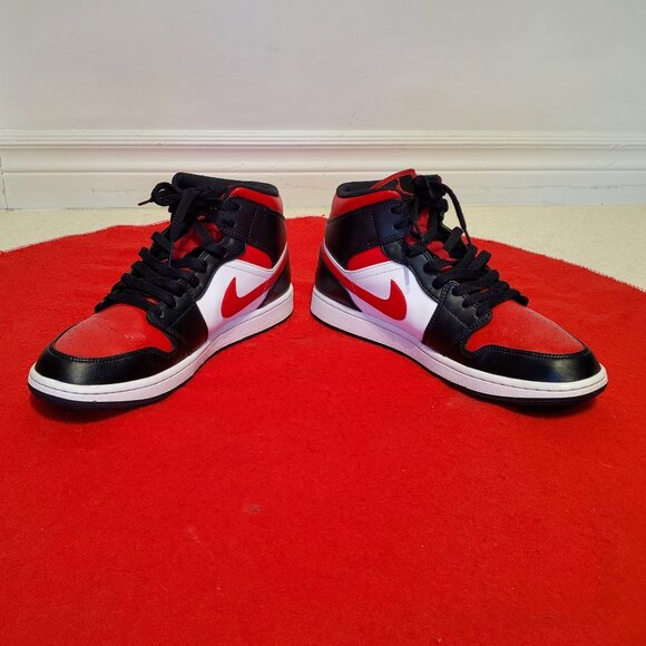 Nike Air Jordan 1 Men's Mid Size 11 Gorgeous BRED Black, Fire Red & White MINT! - Picture 8 of 12